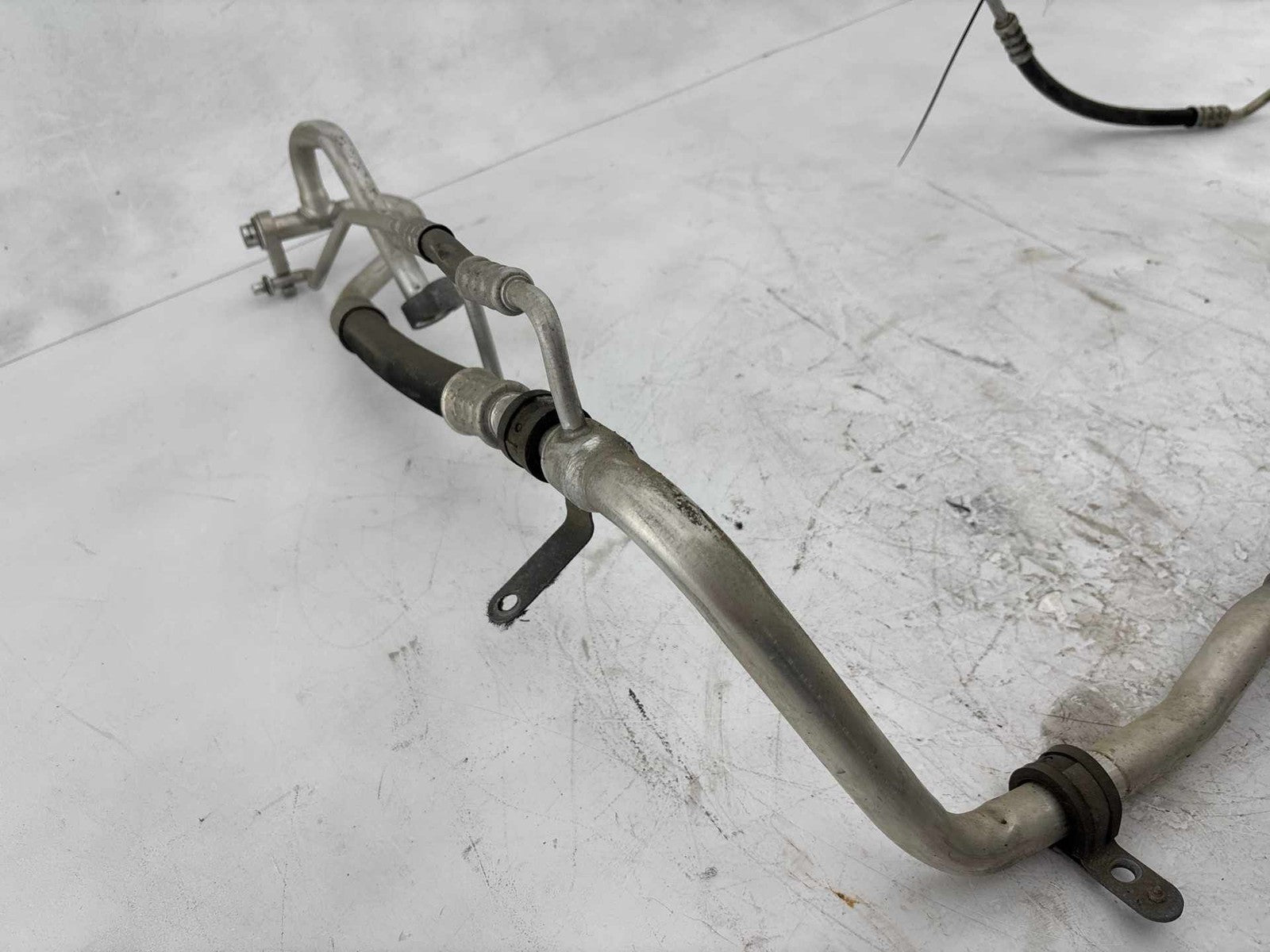 13-17 GMC Acadia 3.6 A/C Air Conditioning Heat Exchanger Hose OEM