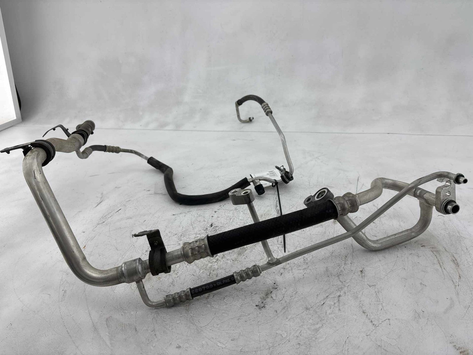 13-17 GMC Acadia 3.6 A/C Air Conditioning Heat Exchanger Hose OEM