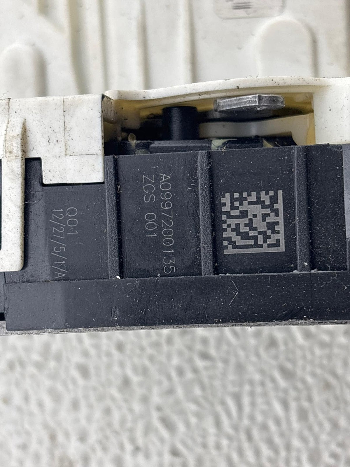 10-17 Mercedes W212 E350 Front Left Driver Side Door Lock Latch Actuator OEM