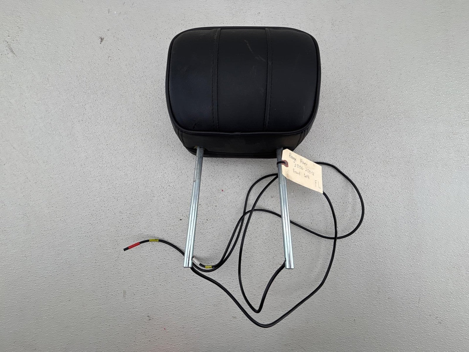 03-06 RANGE ROVER FRONT LEFT LEATHER HEADREST w/ SCREEN OEM