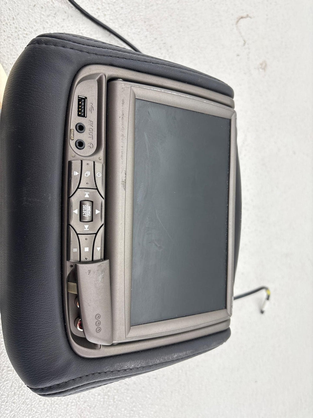 03-06 RANGE ROVER FRONT LEFT LEATHER HEADREST w/ SCREEN OEM