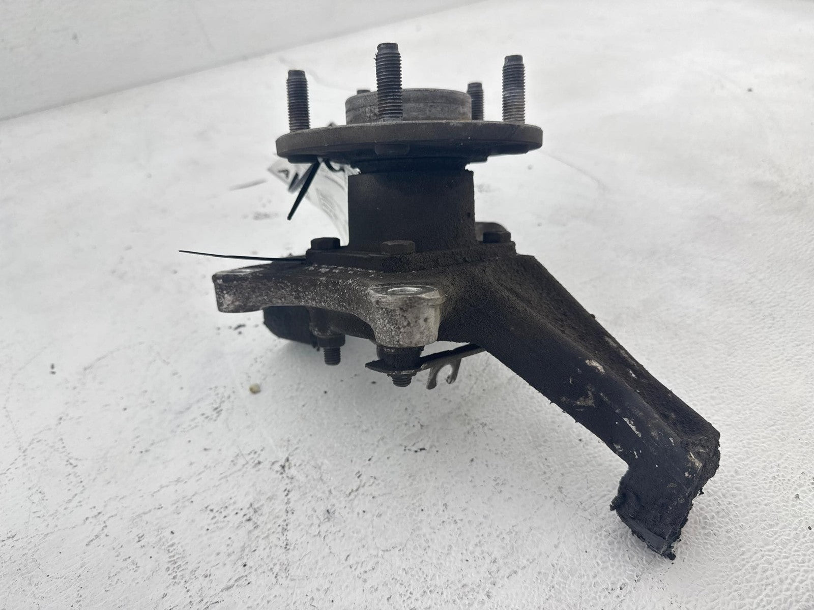 1991-1996 Chevrolet Corvette Front Left Spindle Knuckle Hub OEM