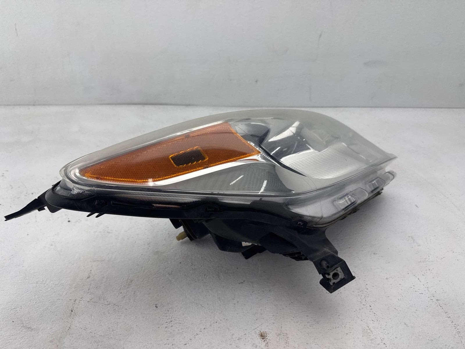 14-17 Nissan Versa Hatchback Front Right Headlight Assembly OEM
