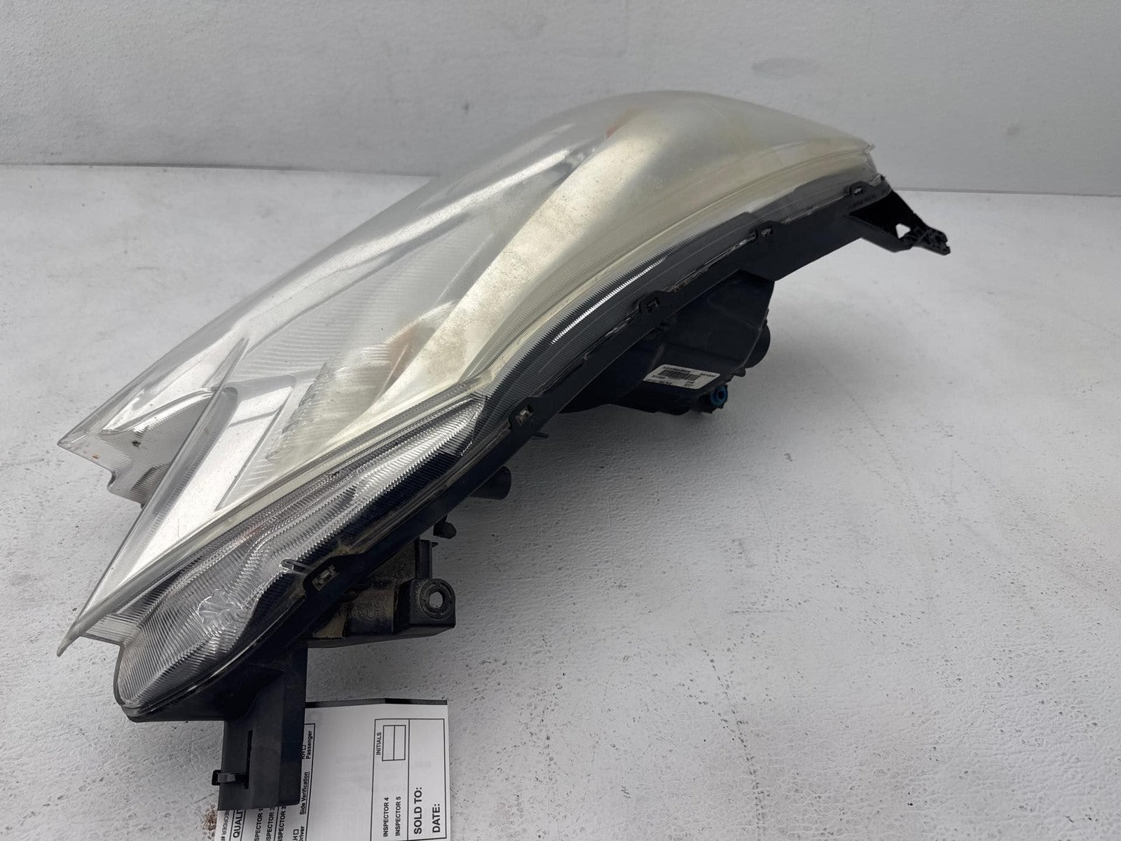 14-17 Nissan Versa Hatchback Front Right Headlight Assembly OEM