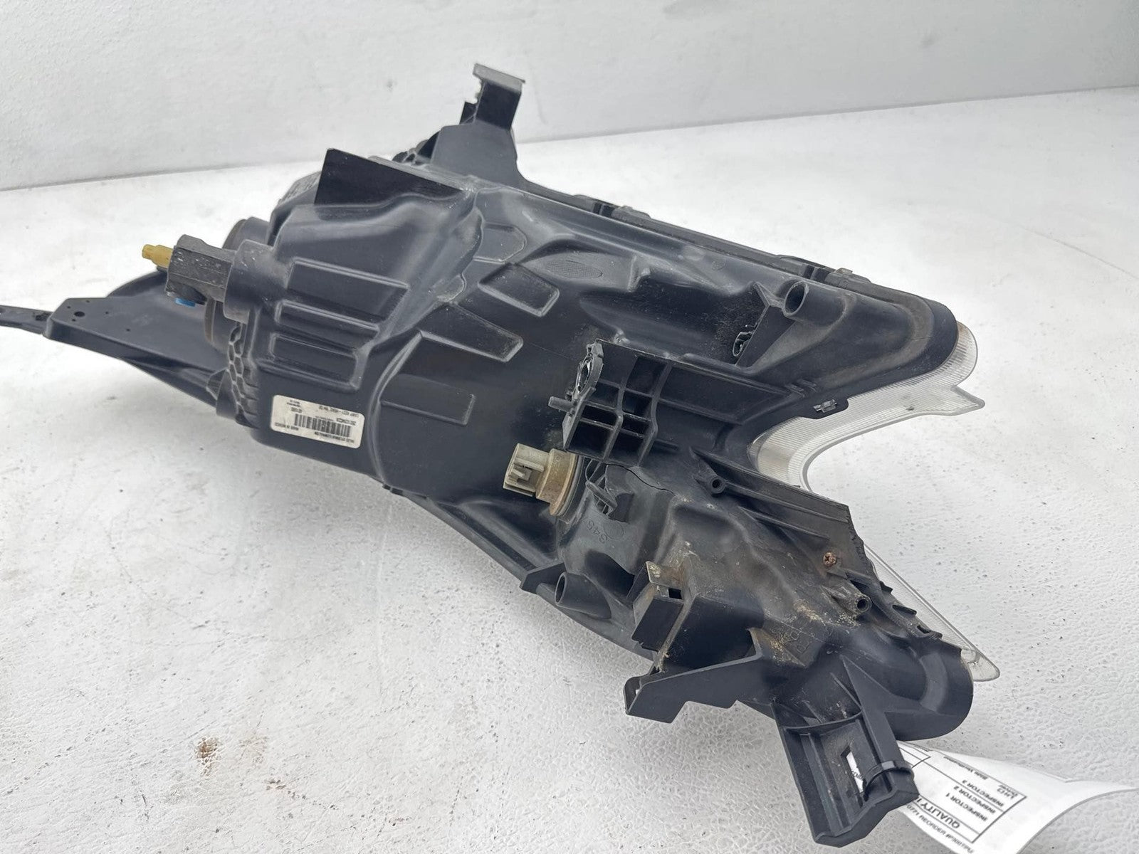 14-17 Nissan Versa Hatchback Front Right Headlight Assembly OEM