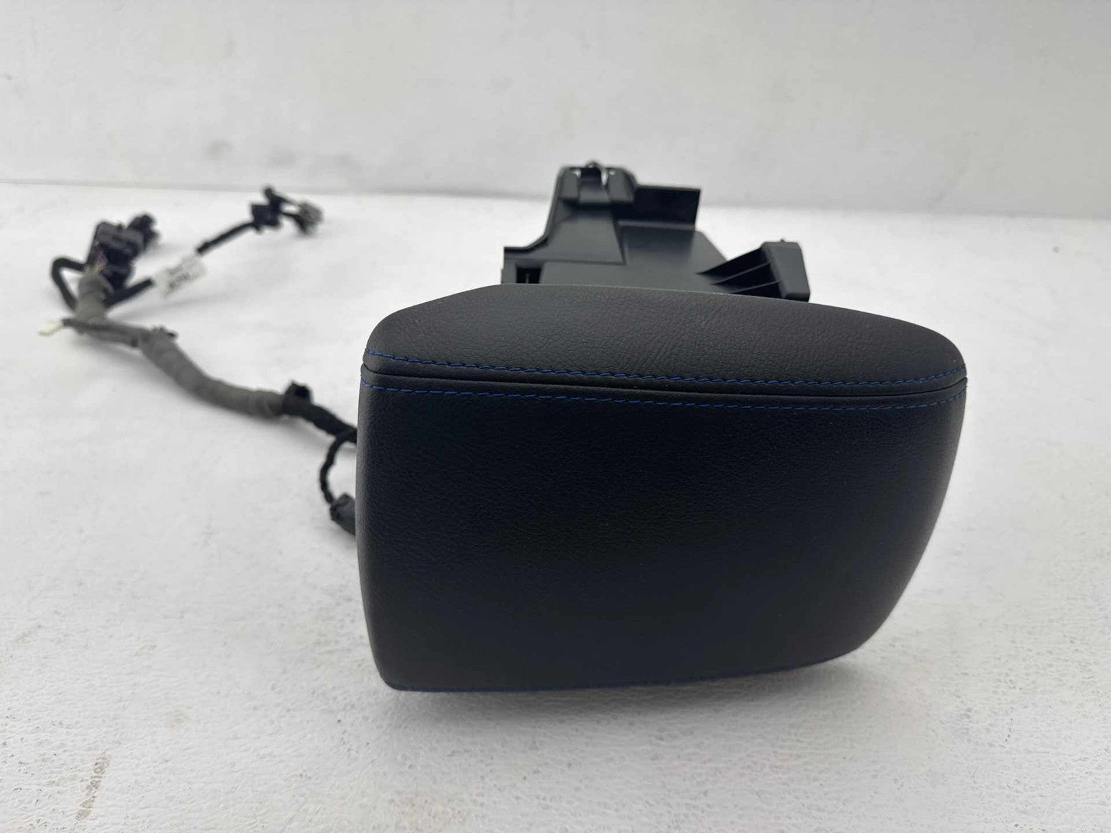 16-18 Ford Focus RS Center Console Floor With Arm Rest Leather Black OEM