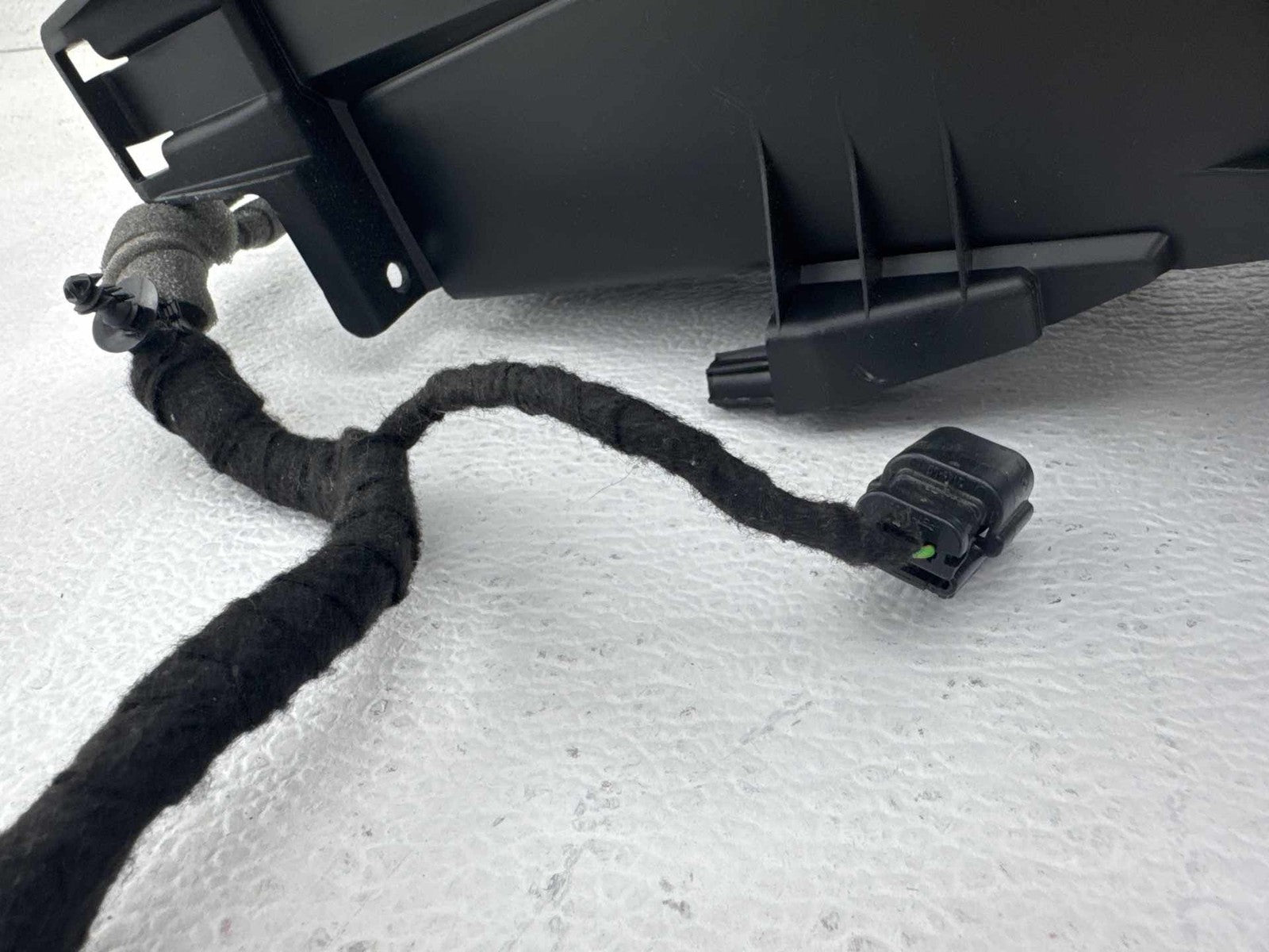 16-18 Ford Focus RS Center Console Floor With Arm Rest Leather Black OEM