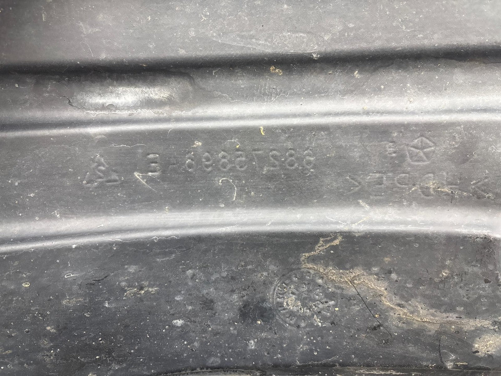 19-24 Ram 1500 Inner Fender Splash Shield Wheelhouse Right Front OEM 68275896 AE