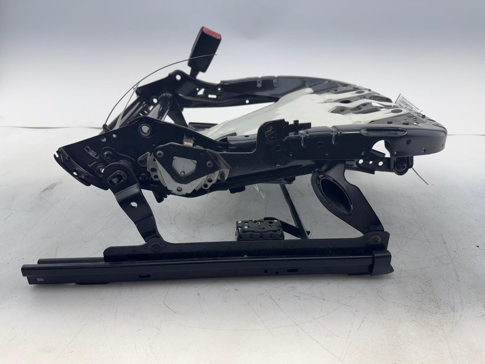 10-14 Volkswagen Jetta Sportwagen FRONT RIGHT PASSENGER SEAT LOWER TRACK FRAME