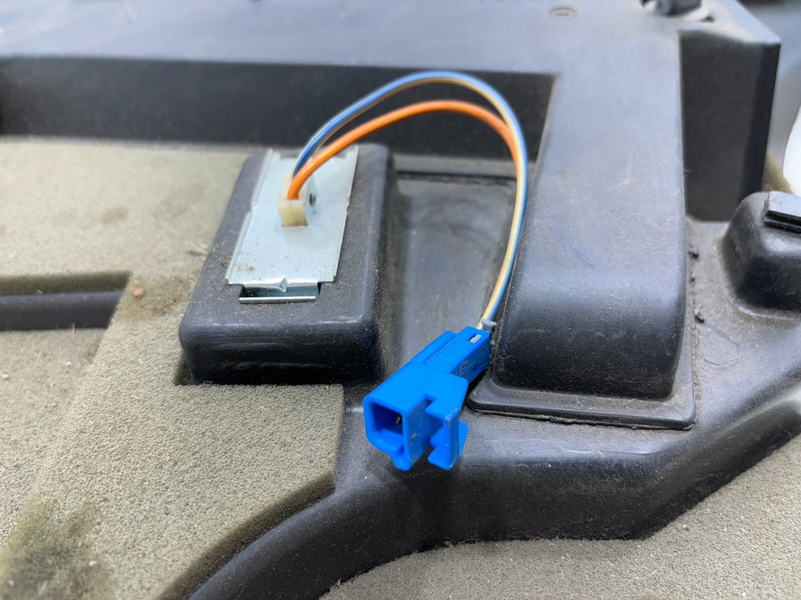 2000-2005 Buick Lesabre Right Side Lower Dashboard Trim Cover Insulator Oem