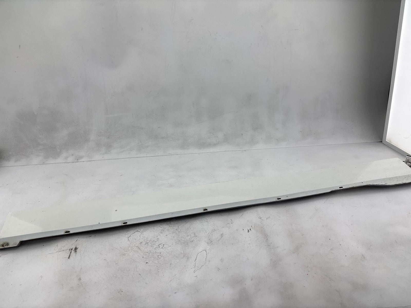 1984-1996 Chevrolet Corvette Right Rocker Panel Moulding Oem 10288348