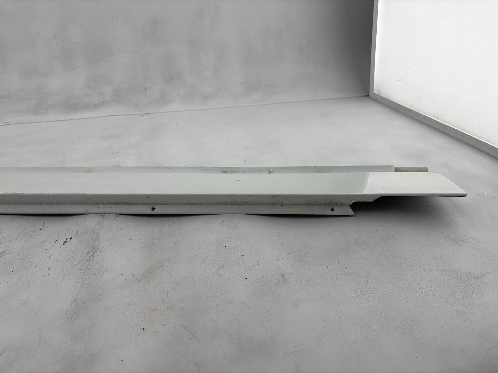 1984-1996 Chevrolet Corvette Right Rocker Panel Moulding Oem 10288348