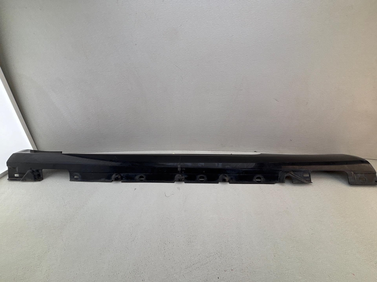 10-17 Mercedes E W212 Rocker Molding Cover Panel Left A2076901140