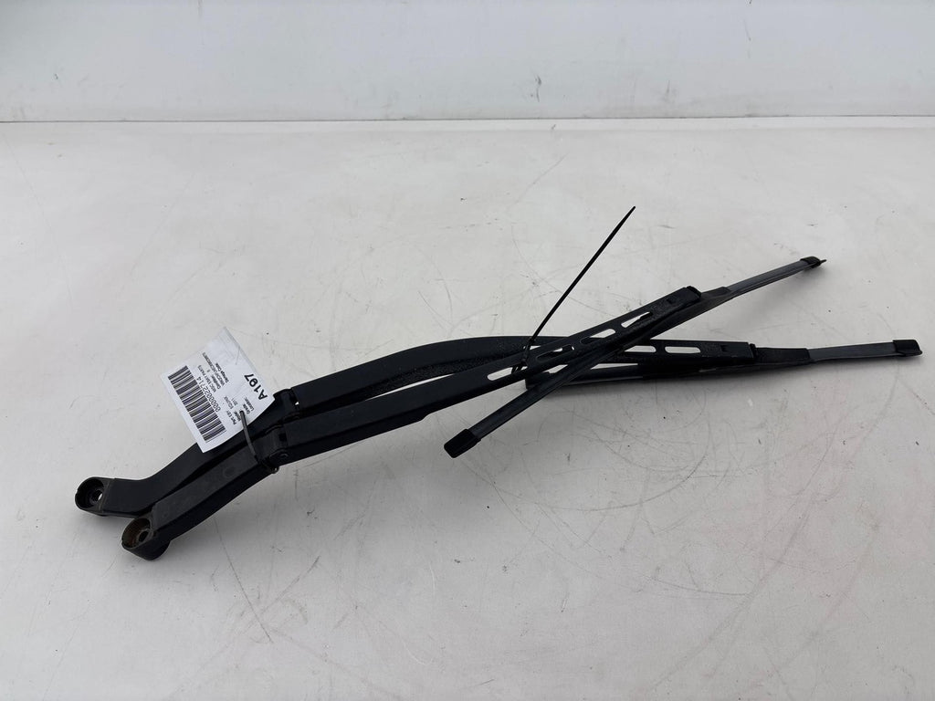 10-17 Chevy Equinox Front Right And Left Side Windshield Wiper Arm Set of 2 OEM