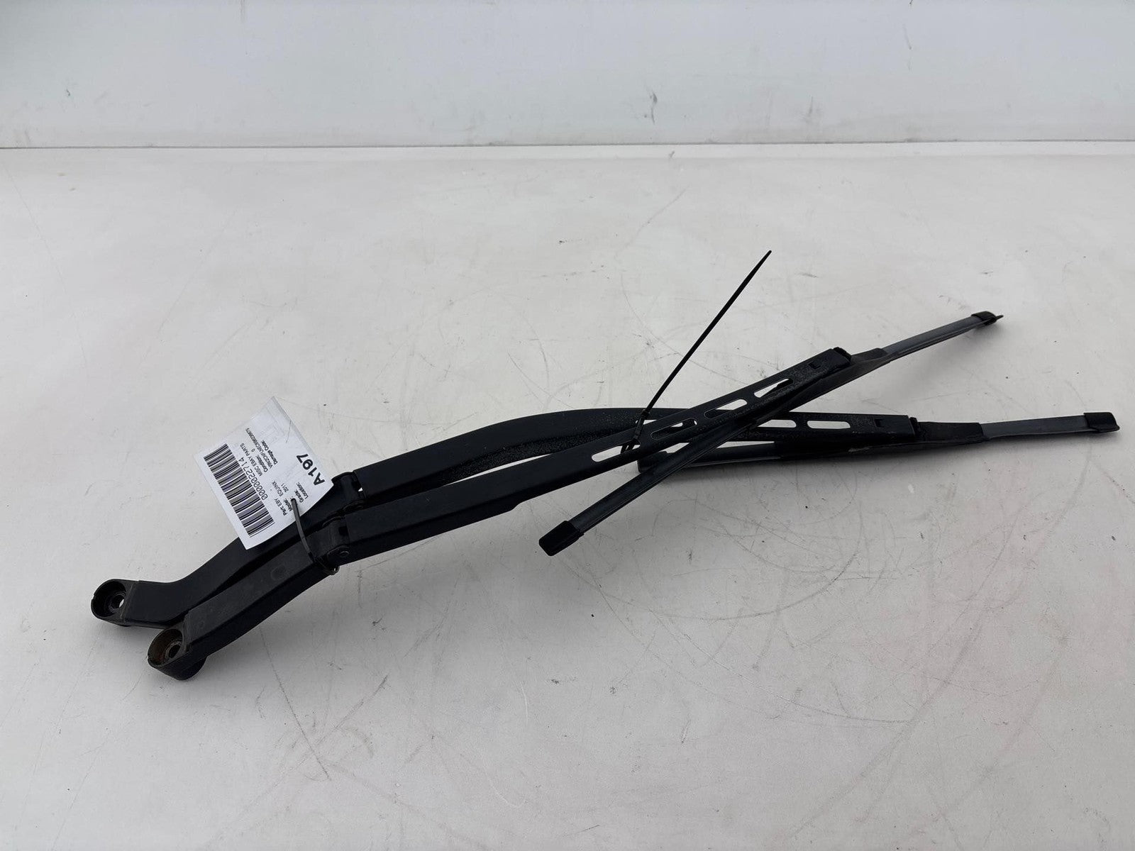 10-17 Chevy Equinox Front Right And Left Side Windshield Wiper Arm Set of 2 OEM