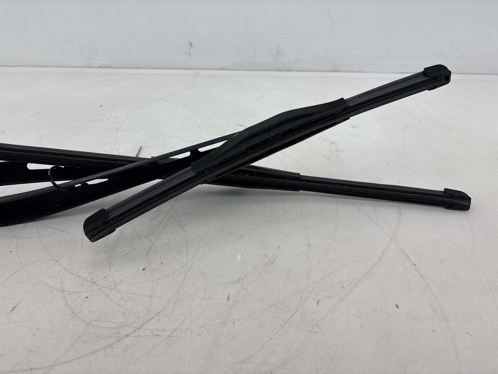 10-17 Chevy Equinox Front Right And Left Side Windshield Wiper Arm Set of 2 OEM
