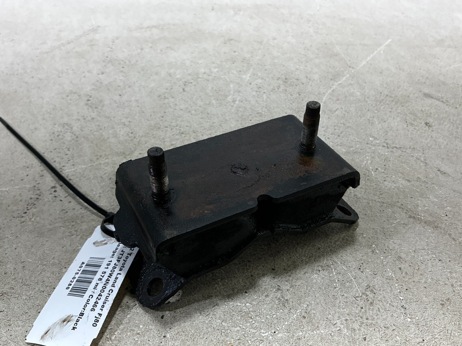 1992 - 1997 Toyota Land Cruiser Fj80 Rear Insulator Engine Mount Oem 12371-61060