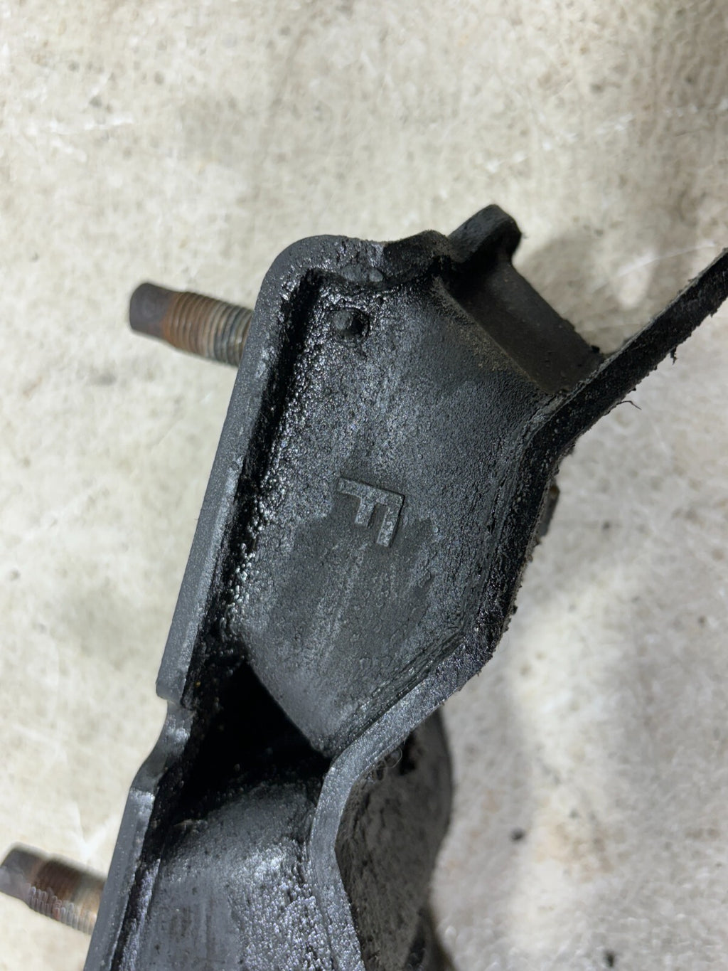 1992 - 1997 Toyota Land Cruiser Fj80 Rear Insulator Engine Mount Oem 12371-61060