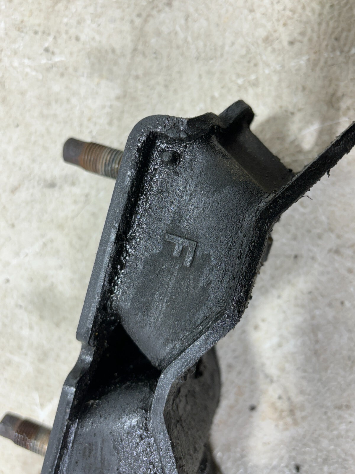 1992 - 1997 Toyota Land Cruiser Fj80 Rear Insulator Engine Mount Oem 12371-61060