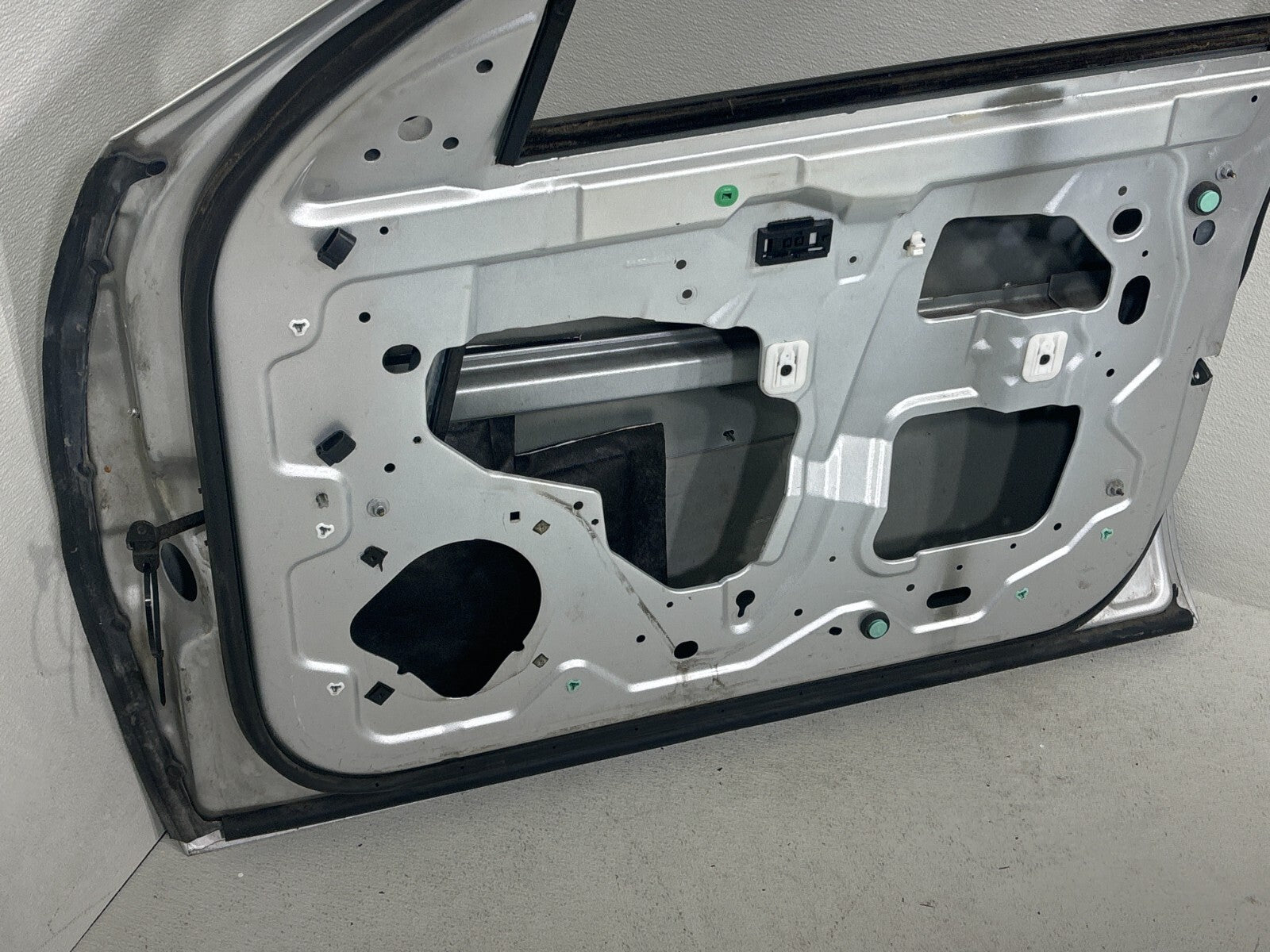 2000-2005 Cadillac Deville Front Right Passenger Side Door Shell Green Oem