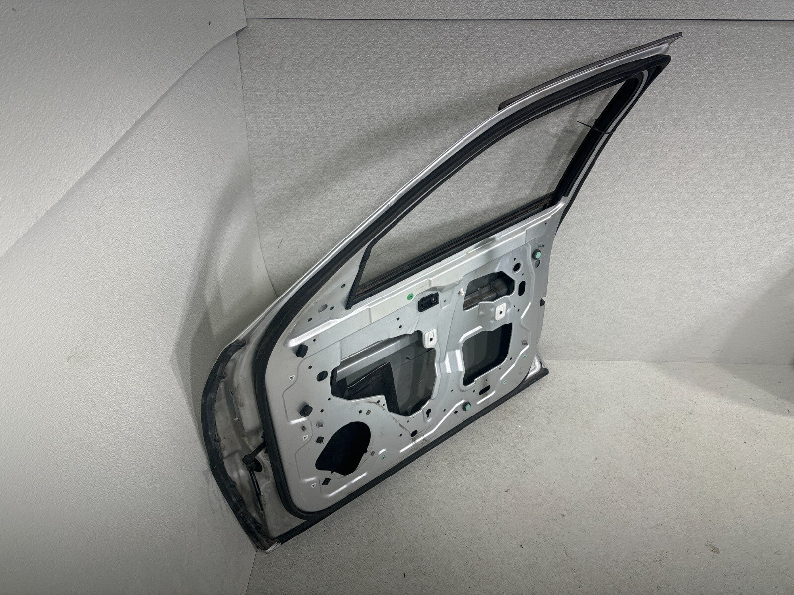 2000-2005 Cadillac Deville Front Right Passenger Side Door Shell Green Oem