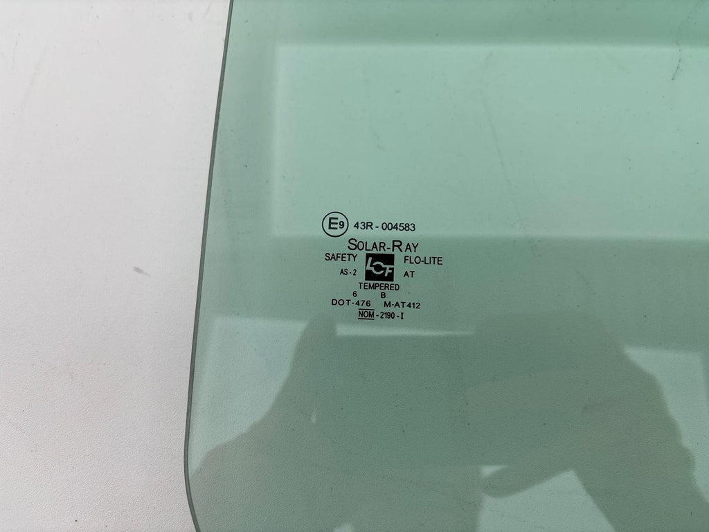 1999 - 2007 Chevrolet Silverado / Sierra 1500 Front Right Door Window Glass OEM