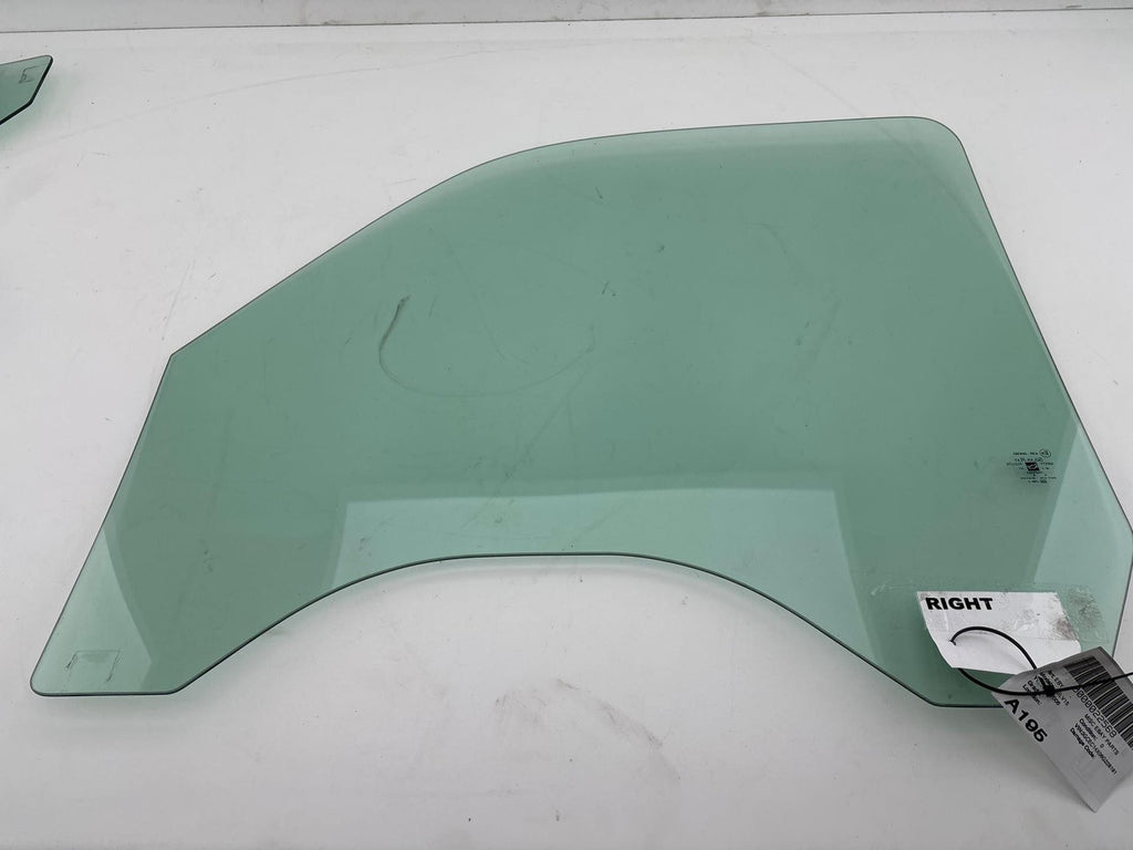1999 - 2007 Chevrolet Silverado / Sierra 1500 Front Right Door Window Glass OEM