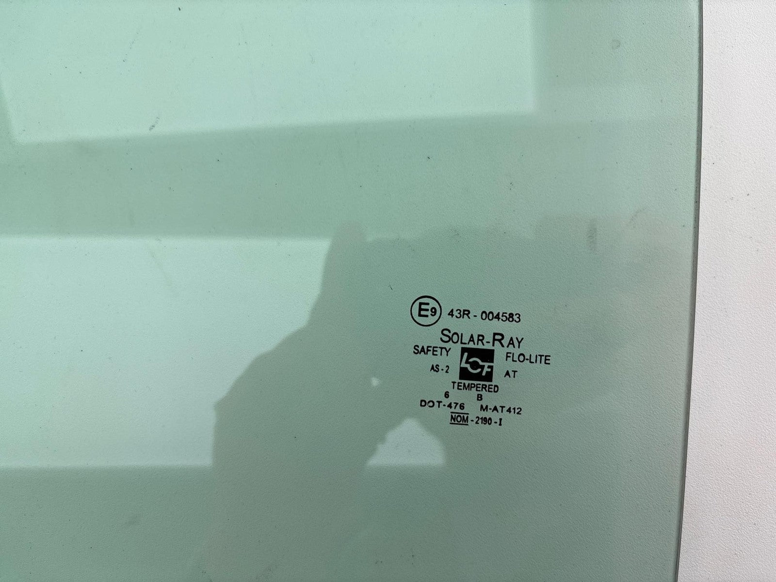 1999 - 2007 Chevrolet Silverado / Sierra 1500 Front Left Door Window Glass OEM