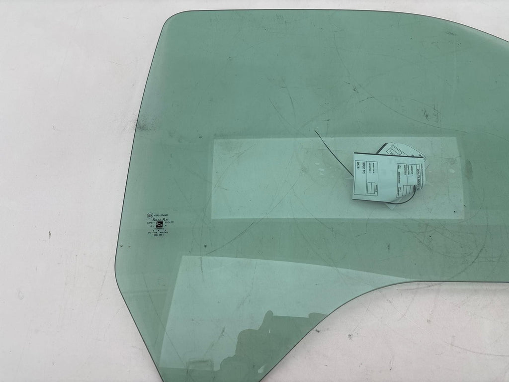 1999-2007 Chevrolet Silverado 1500 Front Right Door Window Glass OEM