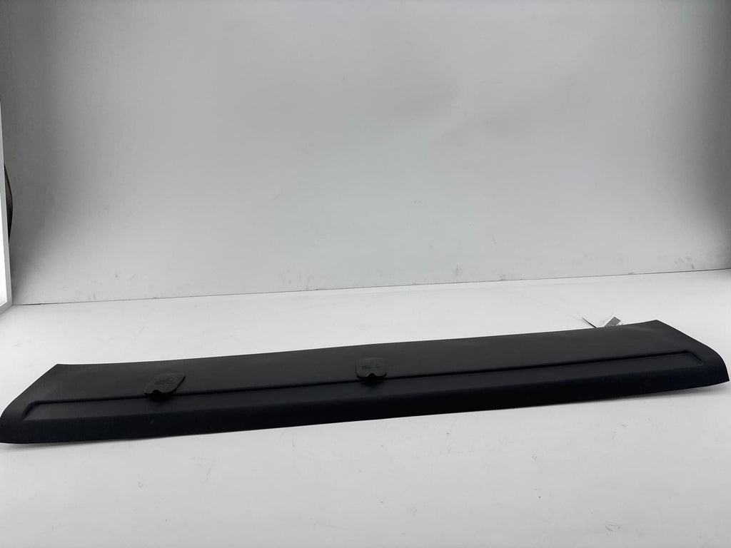 01-07 Chevy Silverado / GMC Sierra Back Glass Reveal Molding OEM 10371626