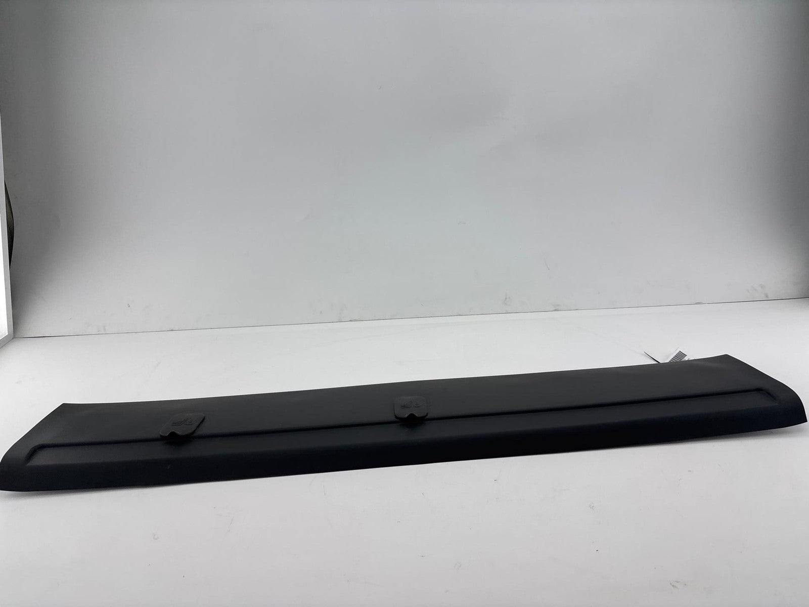 01-07 Chevy Silverado / GMC Sierra Back Glass Reveal Molding OEM 10371626