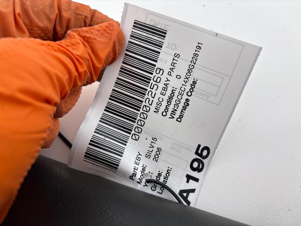 01-07 Chevy Silverado / GMC Sierra Back Glass Reveal Molding OEM 10371626