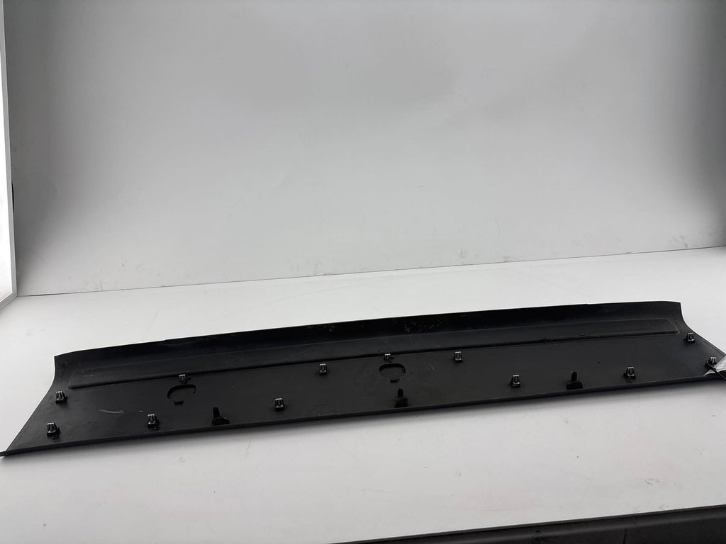 01-07 Chevy Silverado / GMC Sierra Back Glass Reveal Molding OEM 10371626