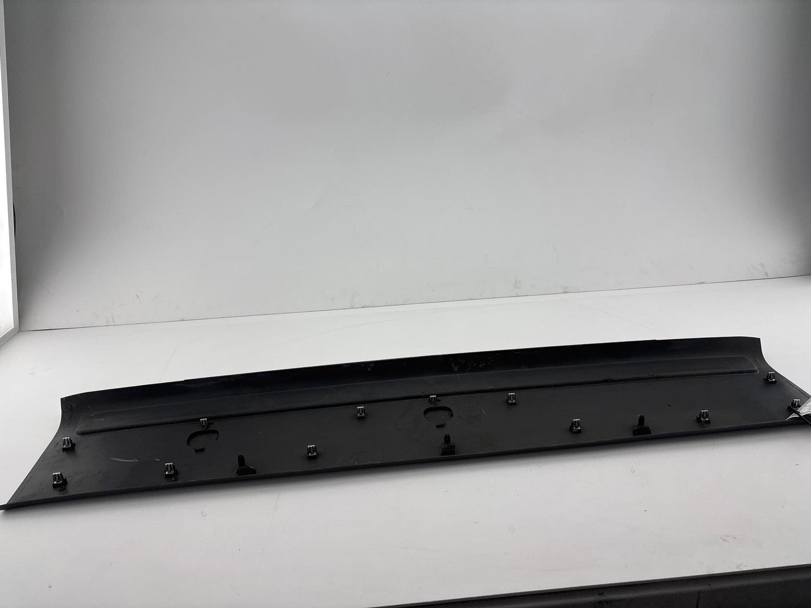 01-07 Chevy Silverado / GMC Sierra Back Glass Reveal Molding OEM 10371626