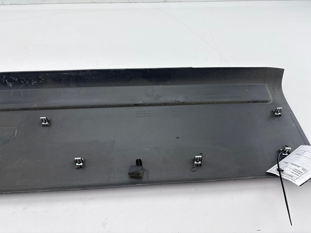 01-07 Chevy Silverado / GMC Sierra Back Glass Reveal Molding OEM 10371626