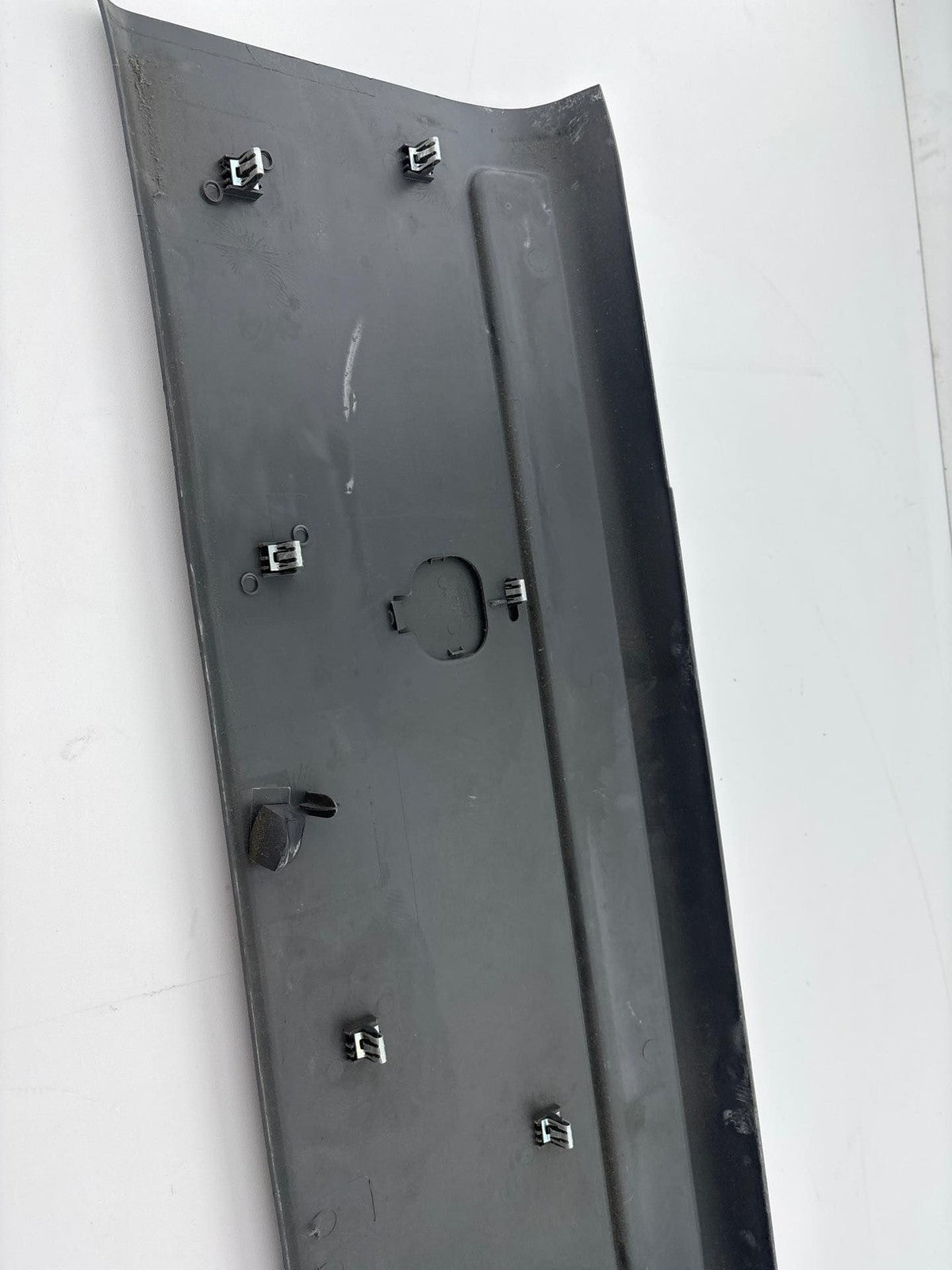 01-07 Chevy Silverado / GMC Sierra Back Glass Reveal Molding OEM 10371626