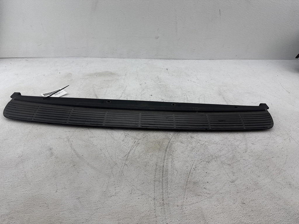 2000 Saturn Sw2 Rear Bumper Step Pad Cover Oem