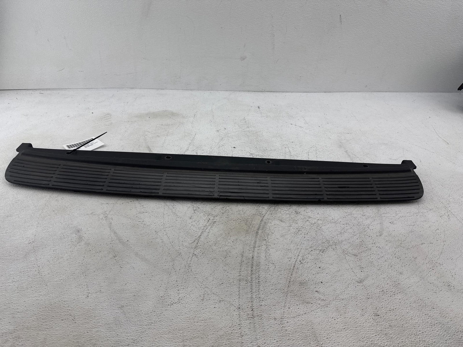 2000 Saturn Sw2 Rear Bumper Step Pad Cover Oem