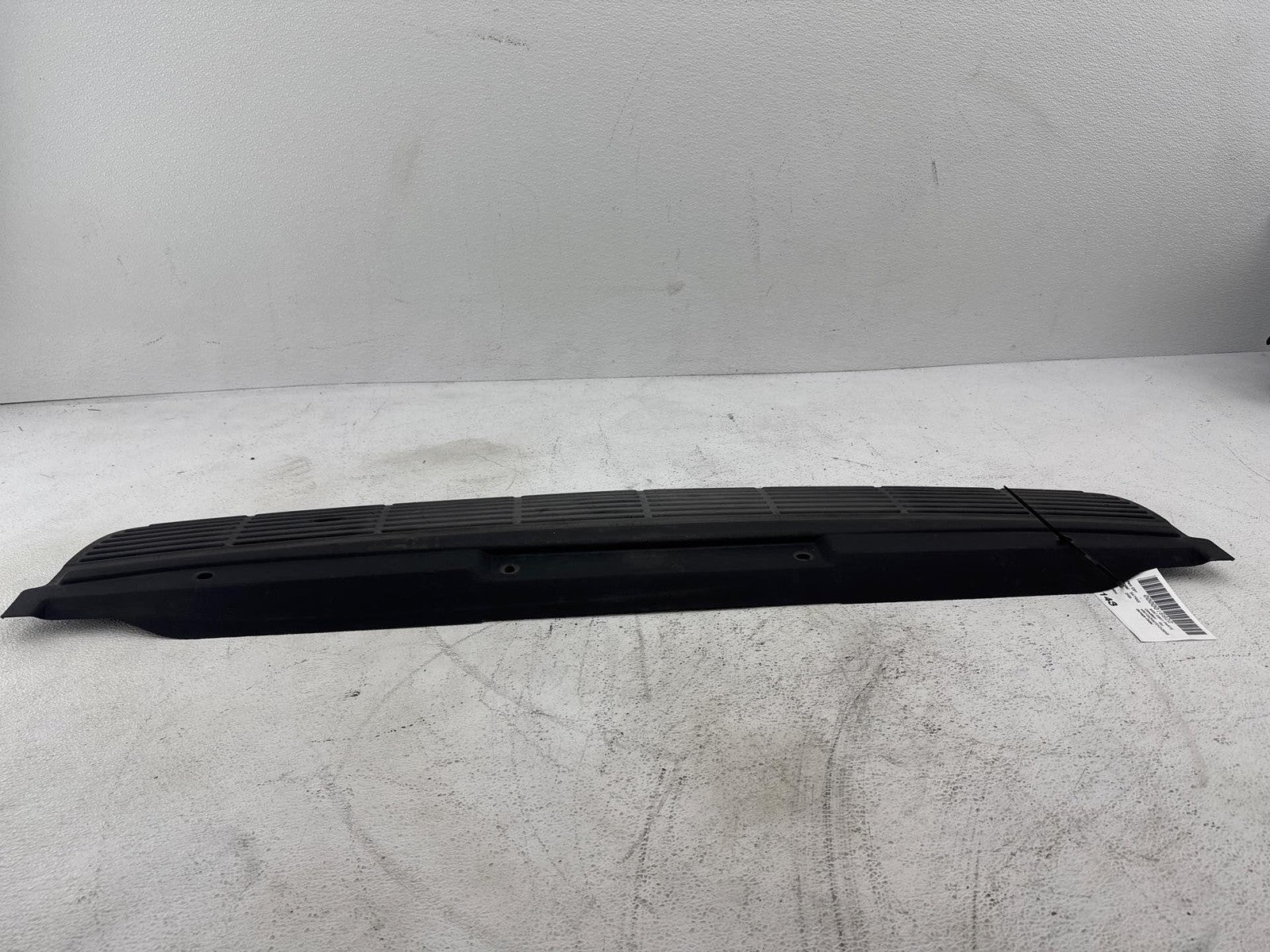 2000 Saturn Sw2 Rear Bumper Step Pad Cover Oem