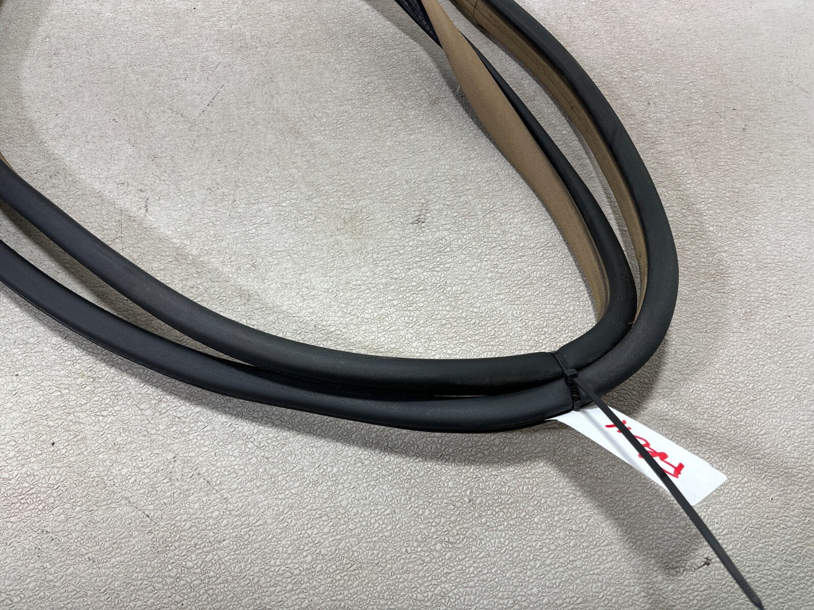 07-12 Mercedes Gl550 Gl320 Front Left Driver Door Body Seal Weather Strip