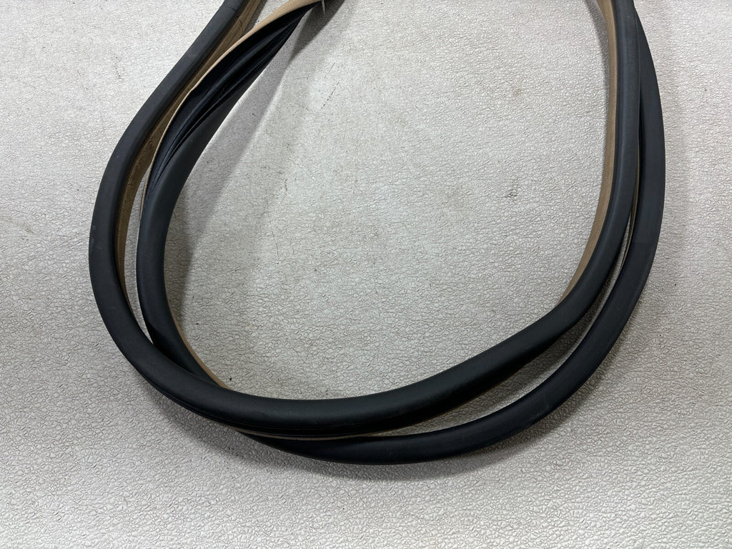 07-12 Mercedes Gl550 Gl320 Front Left Driver Door Body Seal Weather Strip