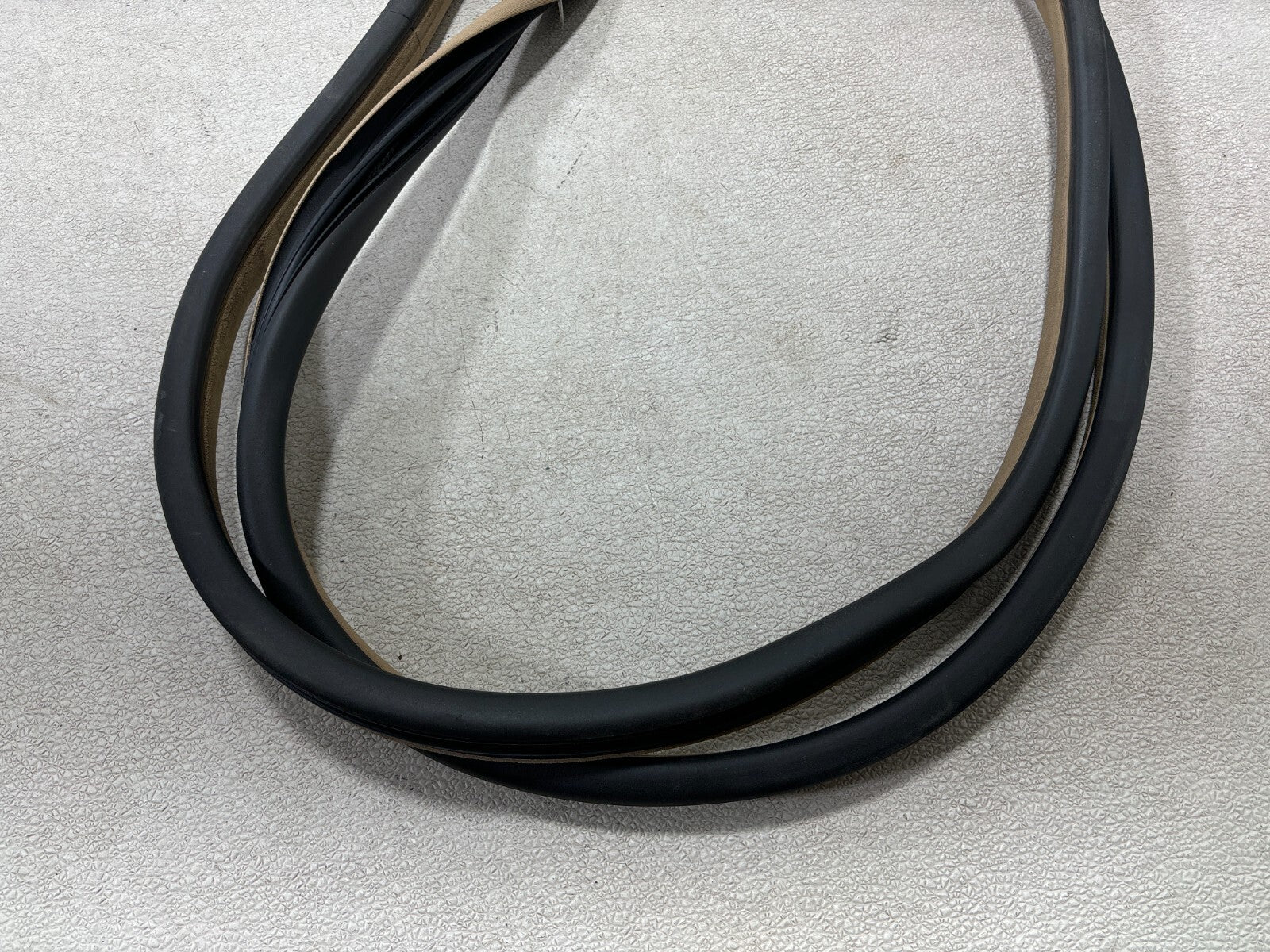 07-12 Mercedes Gl550 Gl320 Front Left Driver Door Body Seal Weather Strip