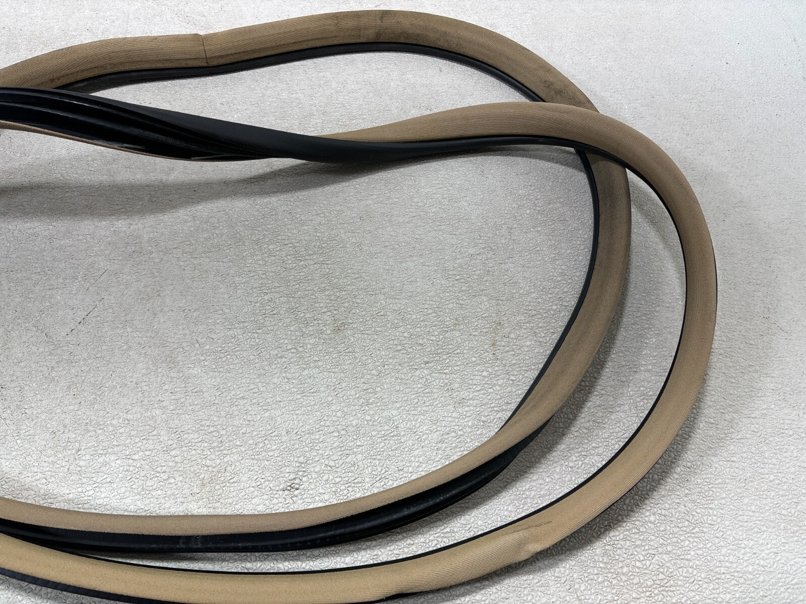 07-12 Mercedes Gl550 Gl320 Front Left Driver Door Body Seal Weather Strip