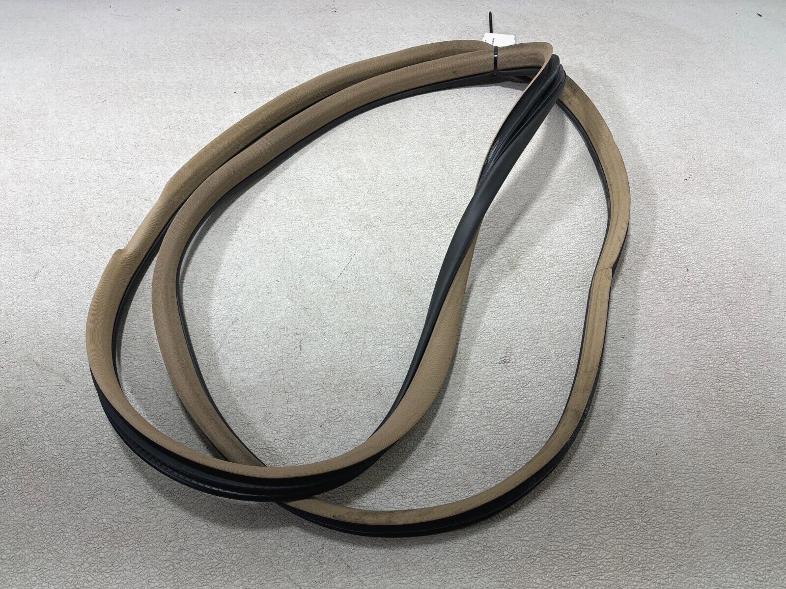 07-12 Mercedes Gl550 Gl320 Front Left Driver Door Body Seal Weather Strip