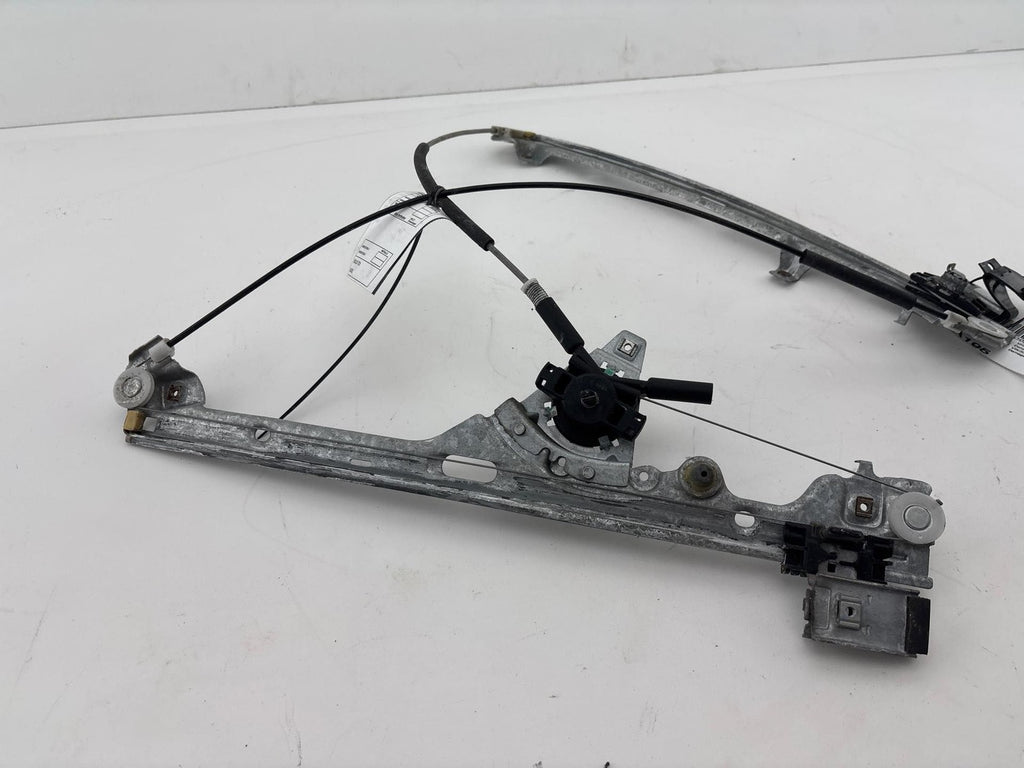 1999-2007 Chevrolet Silverado 1500 Front Right Door Manual Window Regulator OEM