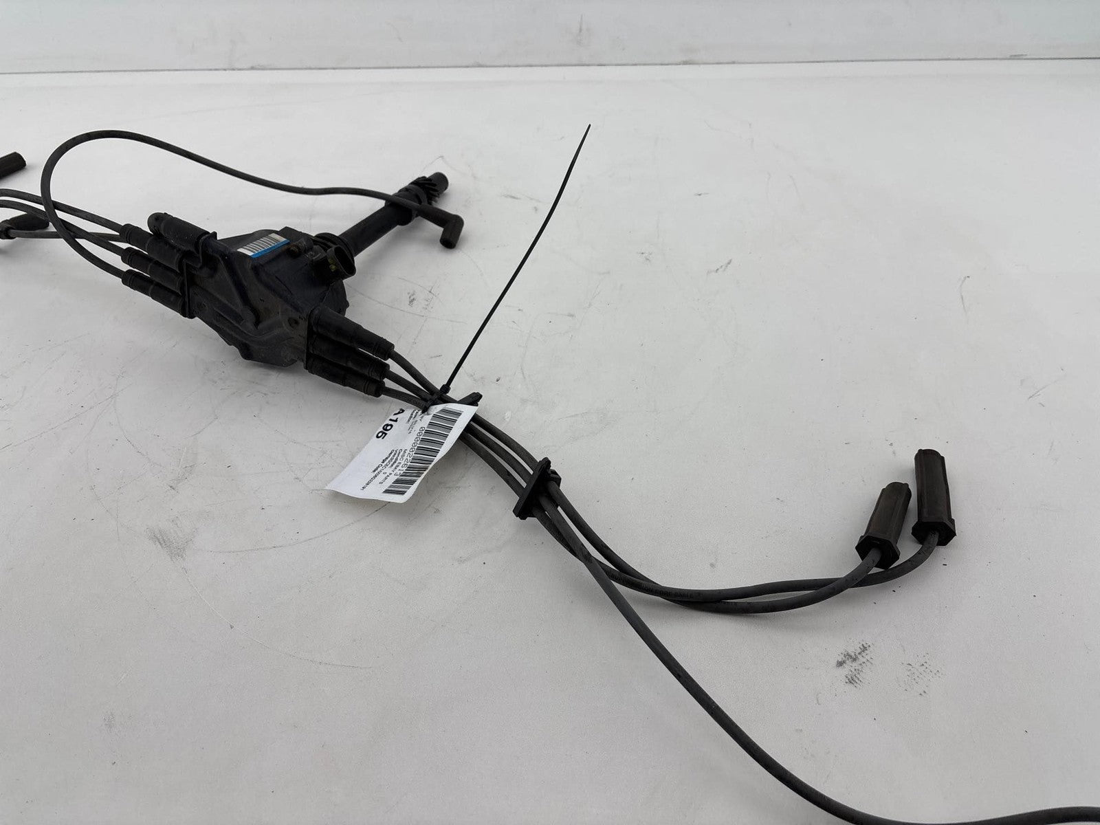 1999-2007 Chevrolet Silverado 1500 4.3L Distributor W/ Spark Plug Wire OEM