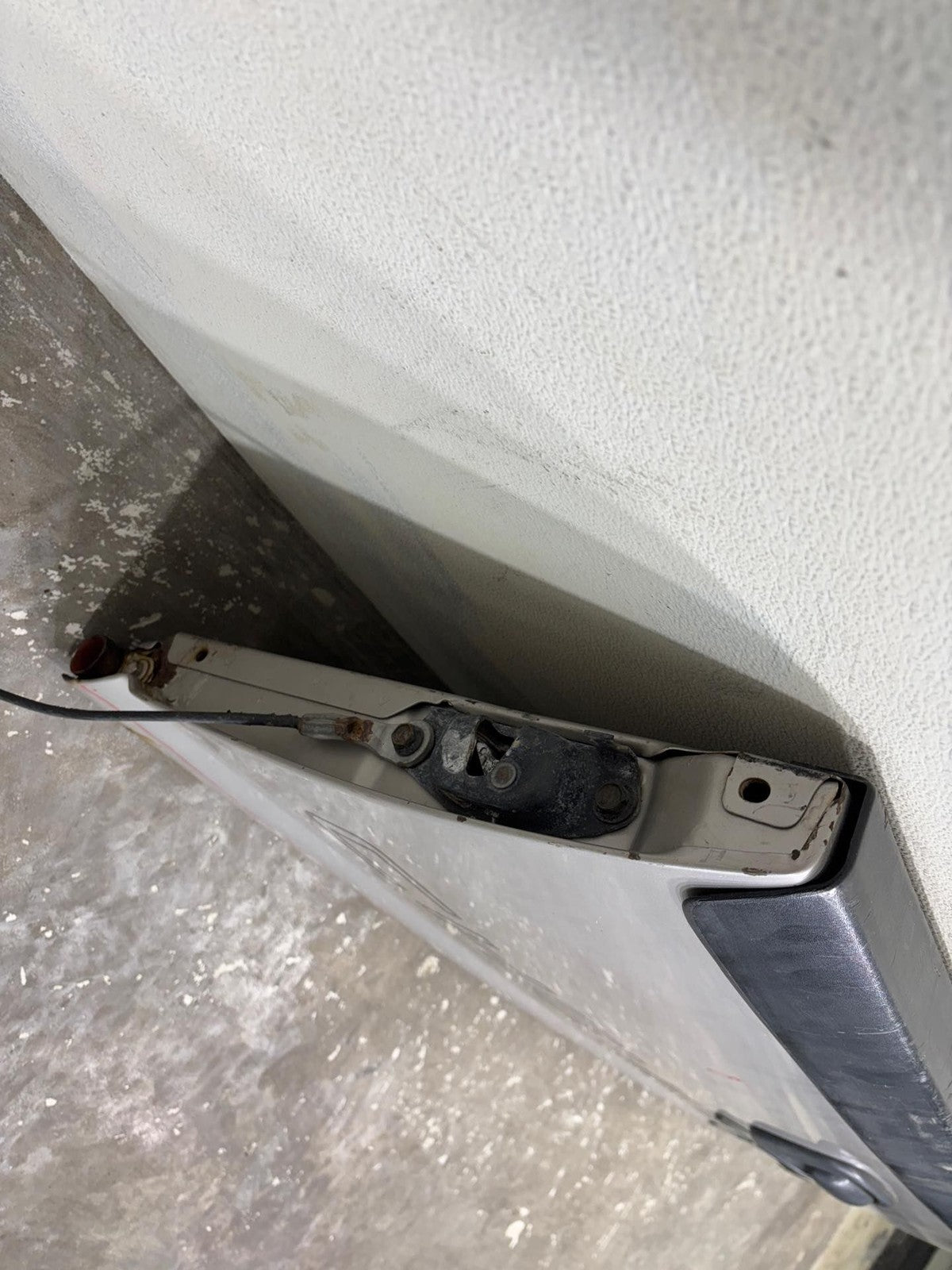 1999-2007 Chevrolet Silverado 1500 Pickup Rear Trunk Decklid Tail Lift Gate OEM