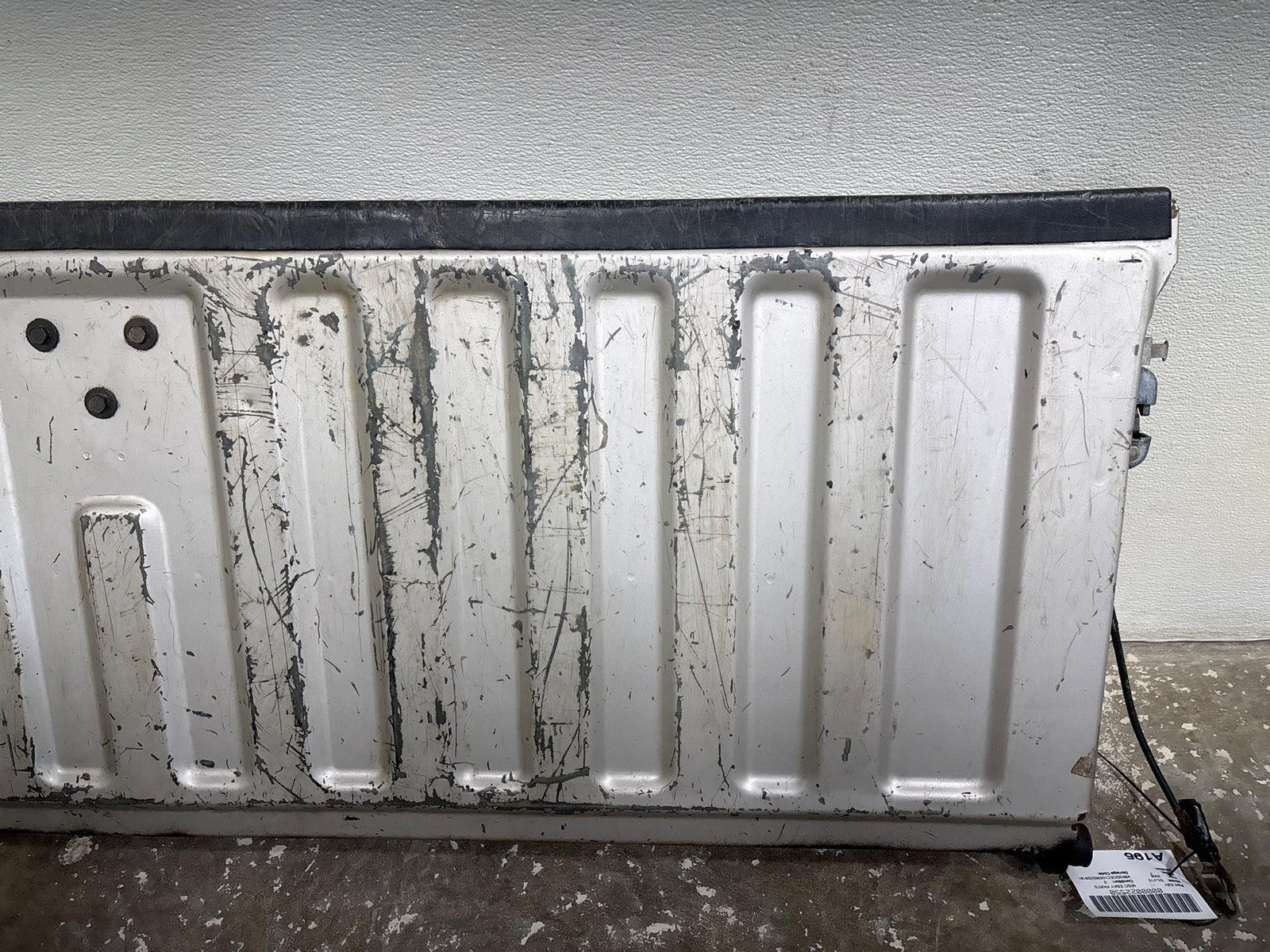 1999-2007 Chevrolet Silverado 1500 Pickup Rear Trunk Decklid Tail Lift Gate OEM