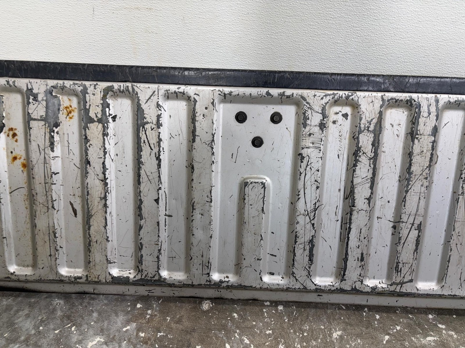 1999-2007 Chevrolet Silverado 1500 Pickup Rear Trunk Decklid Tail Lift Gate OEM