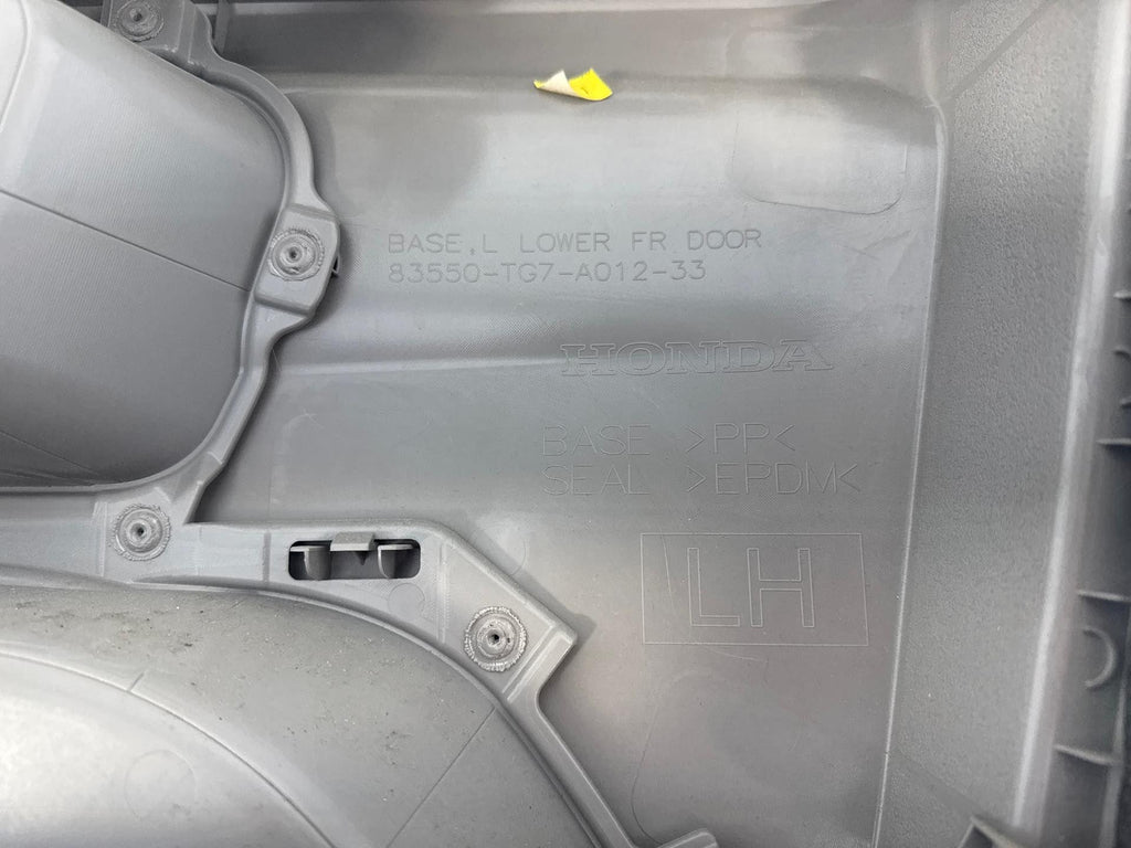 16-22 Honda Pilot Front Left Driver Side Interior Door Panel Trim Cover Oem